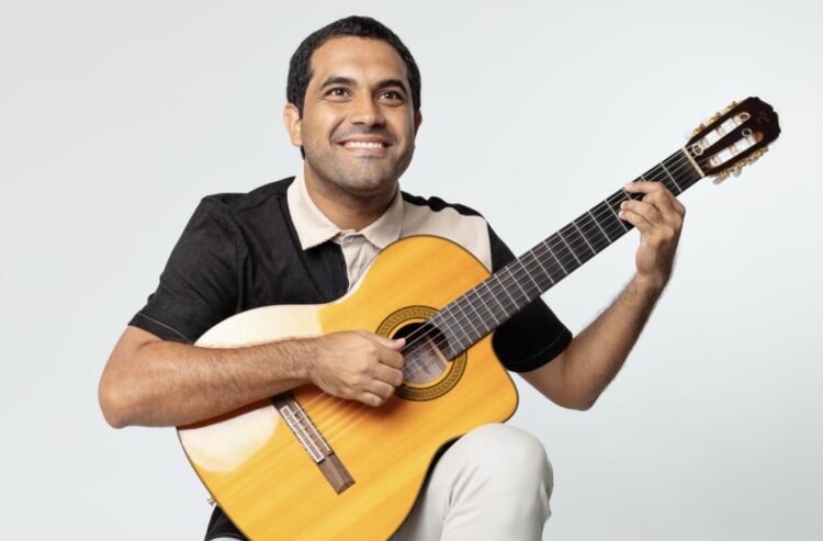 Cantor Pabllo Moreno apresenta o show “Contemplação” no Sesc Pinheiros