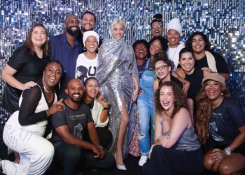 Conheça a produtora responsável por trazer nomes como Tems, Victoria Monét, Erykah Badu e Jorja Smith