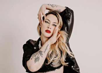 Entre engenhos e fugas: Clara Telles e o som maduro de uma nova era feminina na música