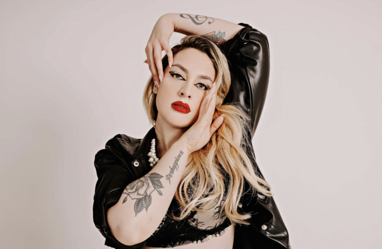 Entre engenhos e fugas: Clara Telles e o som maduro de uma nova era feminina na música