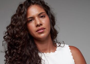 Tainá Senna constrói sua trajetória entre atuação e produção e reforça a importância da autonomia no cenário artístico