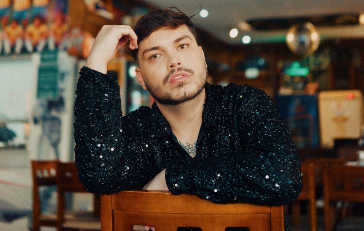 Vini transforma a vida em “Pista de Dança” no novo single sobre liberdade e leveza