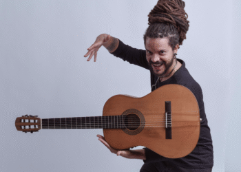 Com o show Saudades de Lá, Gui Silveiras celebra a conexão musical entre os povos da diáspora africana e o Brasil profundo
