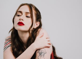 Com sonoridade tropical e contemporânea, Carolina Severo lança “Depois de Mim”