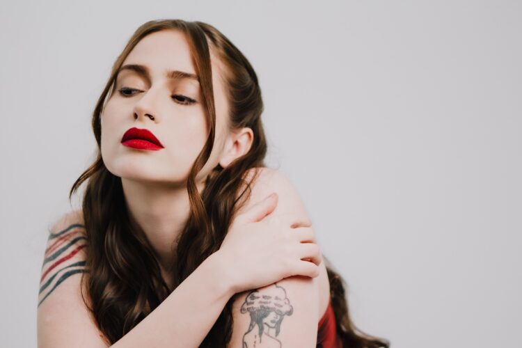 Com sonoridade tropical e contemporânea, Carolina Severo lança “Depois de Mim”