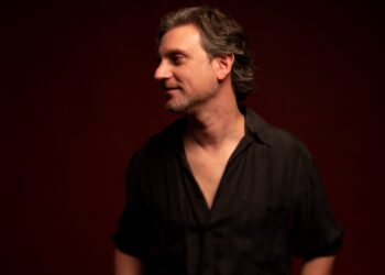 “Espera”: No Blue Note, Téo Ruiz lança primeiro disco em um espetáculo que une autorais, releituras e emoção em estado bruto