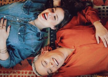 Mariana Volker e Maria Gadú lançam “Não Quero Te Querer”