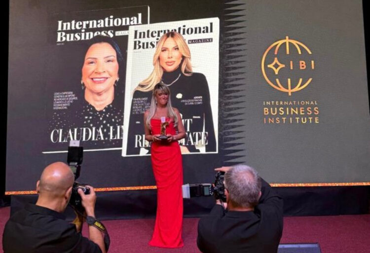 Mônica Paixão é reconhecida como Personalidade Feminina do Ano em Empreendedorismo pelo International Business Institute