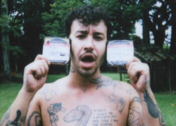 CHAMELEO volta às raízes da vulnerabilidade pop e lança “Impostor”, um ‘reggaeton triste’ inspirado nos anos 1950