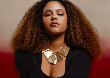 Rachel Reis reforça o poder da Sereiona com “No Seu Radinho”, EP que traz Carlinhos Brown, Jau, Afrocidade e ÀTTOOXXÁ