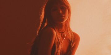 Clarissa lança o álbum “TANTAS FORMAS DE DIZER ADEUS” e celebra o pop/rock do futuro em show de lançamento em SP