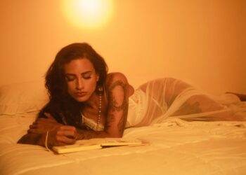 Iniciando celebrações de 7 anos de carreira, Day Limns lança “Sol” e realiza pocket show gratuito