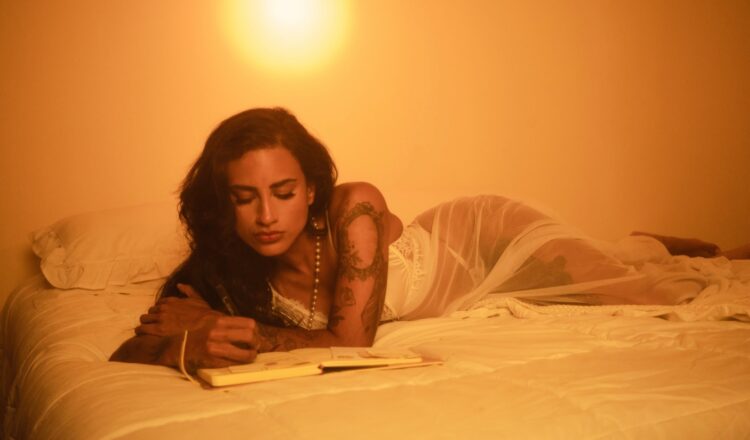 Iniciando celebrações de 7 anos de carreira, Day Limns lança “Sol” e realiza pocket show gratuito