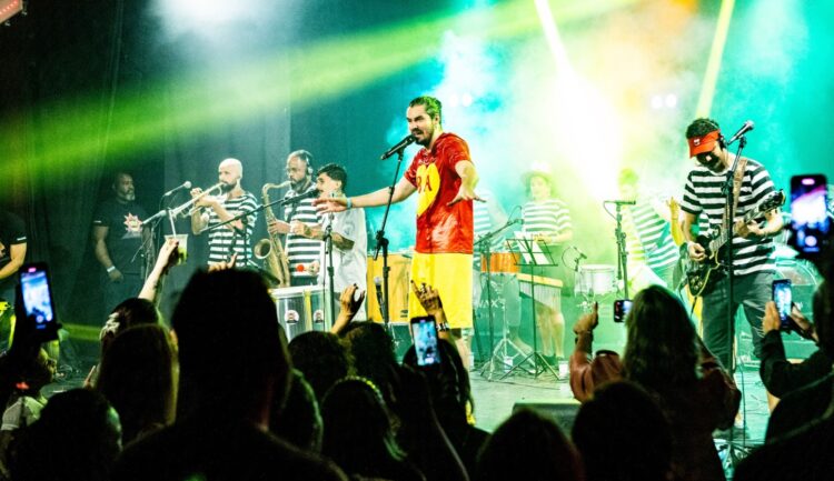 Bloco Brasília Amarela terá Ensaio e Desfile Oficial homenageando o Rock Retrô