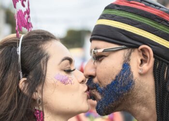 Entre o Glitter e o Tesão: Carnaval é Prazer com Responsabilidade