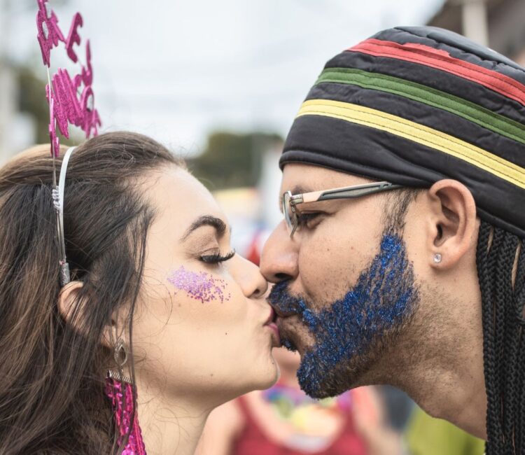 Entre o Glitter e o Tesão: Carnaval é Prazer com Responsabilidade