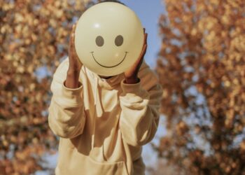 Kit de Sobrevivência do Adulto Autista no Carnaval