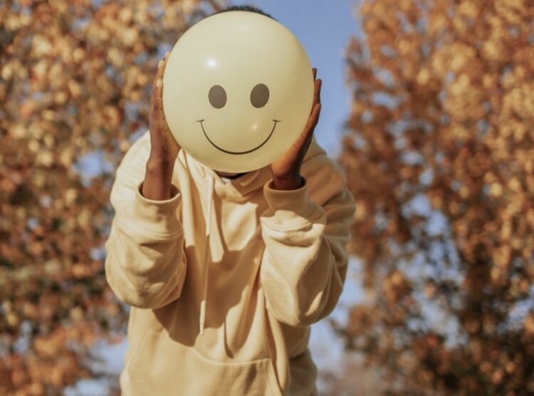 Kit de Sobrevivência do Adulto Autista no Carnaval