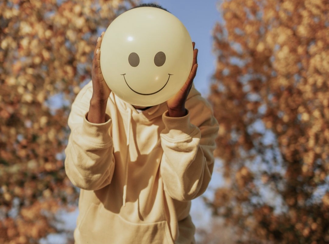 Kit de Sobrevivência do Adulto Autista no Carnaval