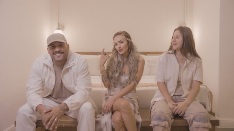 Kia Sajo e Almar celebram o acaso em “Tarot”, single que abre caminhos para “Cabeça Feita”