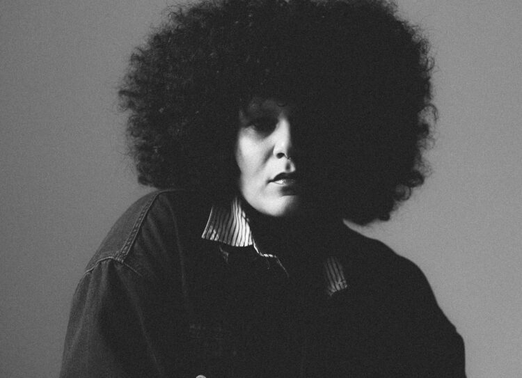 Jadsa chega com novo show no Teatro I Love PRIO