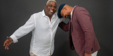 Dueto grava audiovisual histórico em Taboão da Serra com homenagem a Beth Carvalho em clima de Copa do Mundo