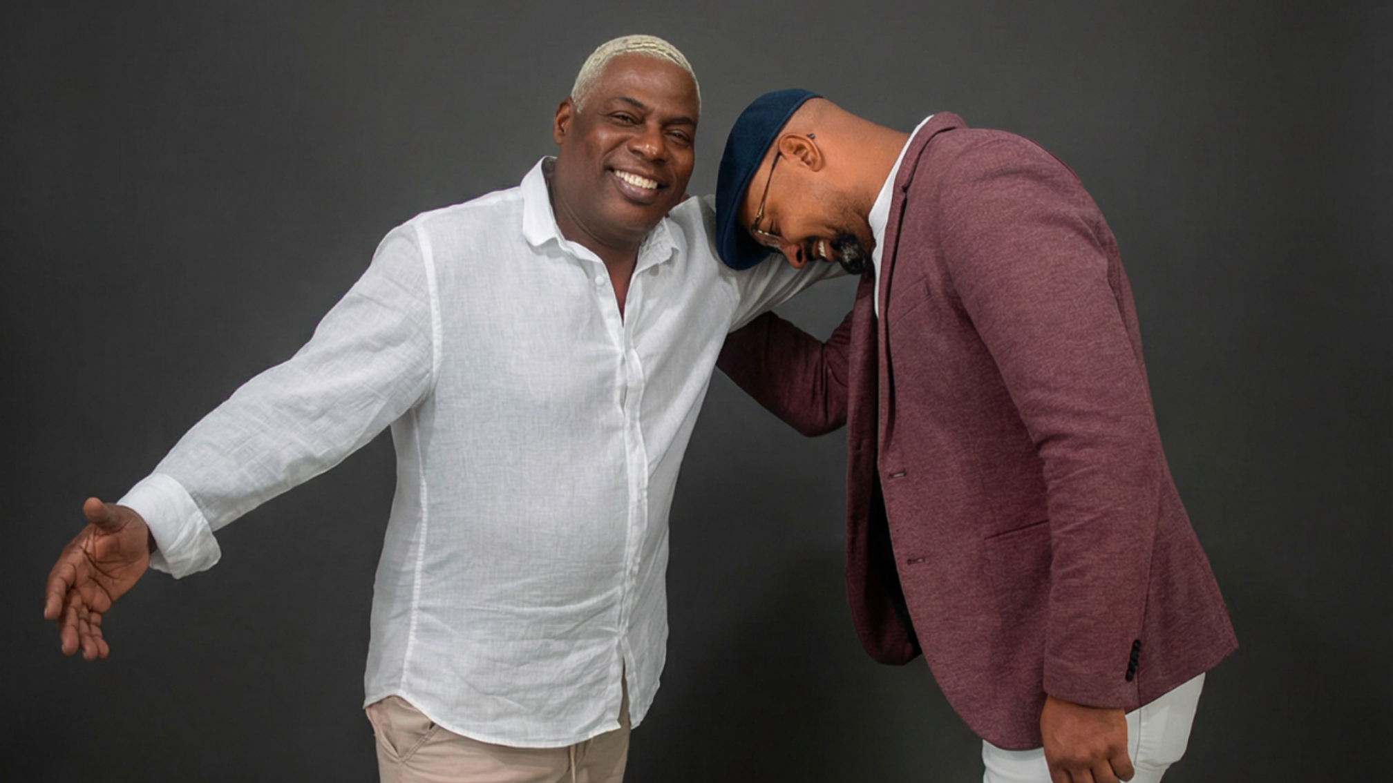 Dueto grava audiovisual histórico em Taboão da Serra com homenagem a Beth Carvalho em clima de Copa do Mundo